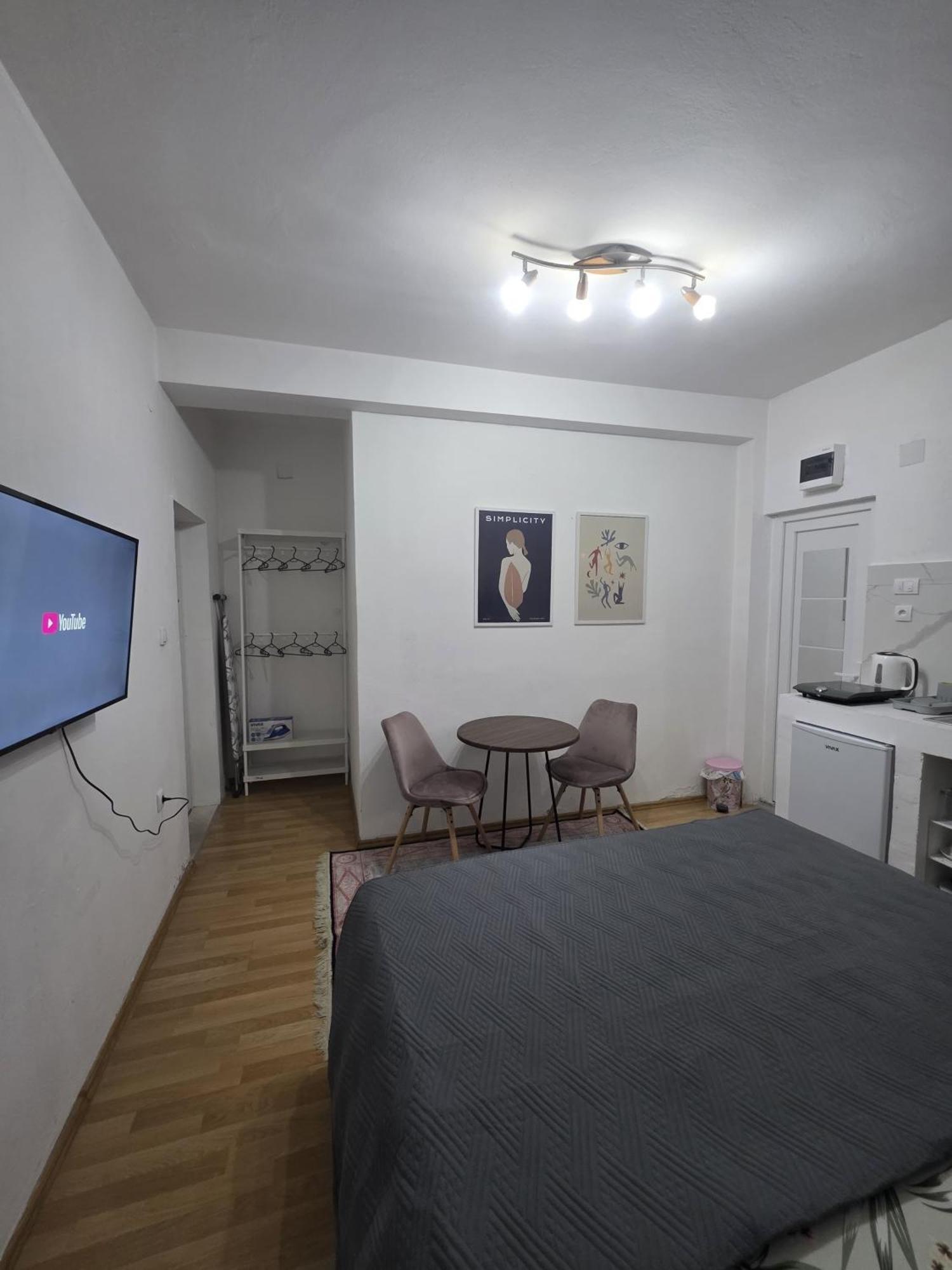 Ak Mini U Centru Tivat